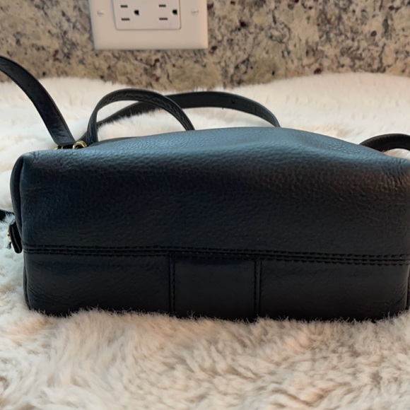 HCL (Hand Crafted Leather) Authentic Crossbody bag - Picture 3 of 10